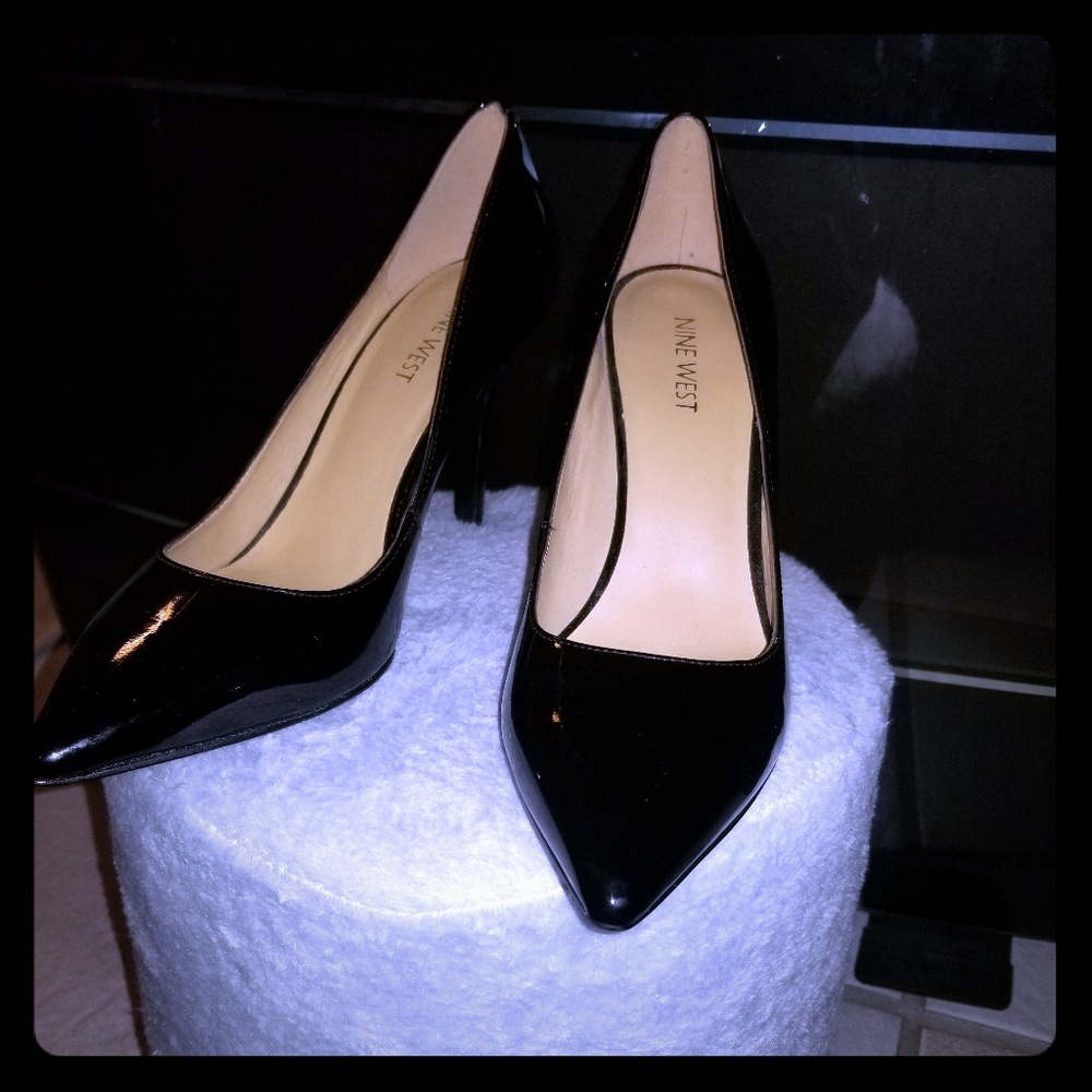 Black pointed Nine West.